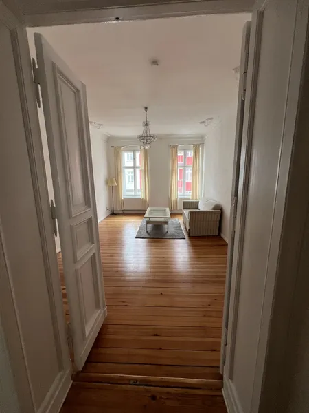 3-Zimmer, Süd-Balkon, Dielenböden, Stuck, EBK, teil möbliert, mod.  Bad, neue Heizung — photo 1
